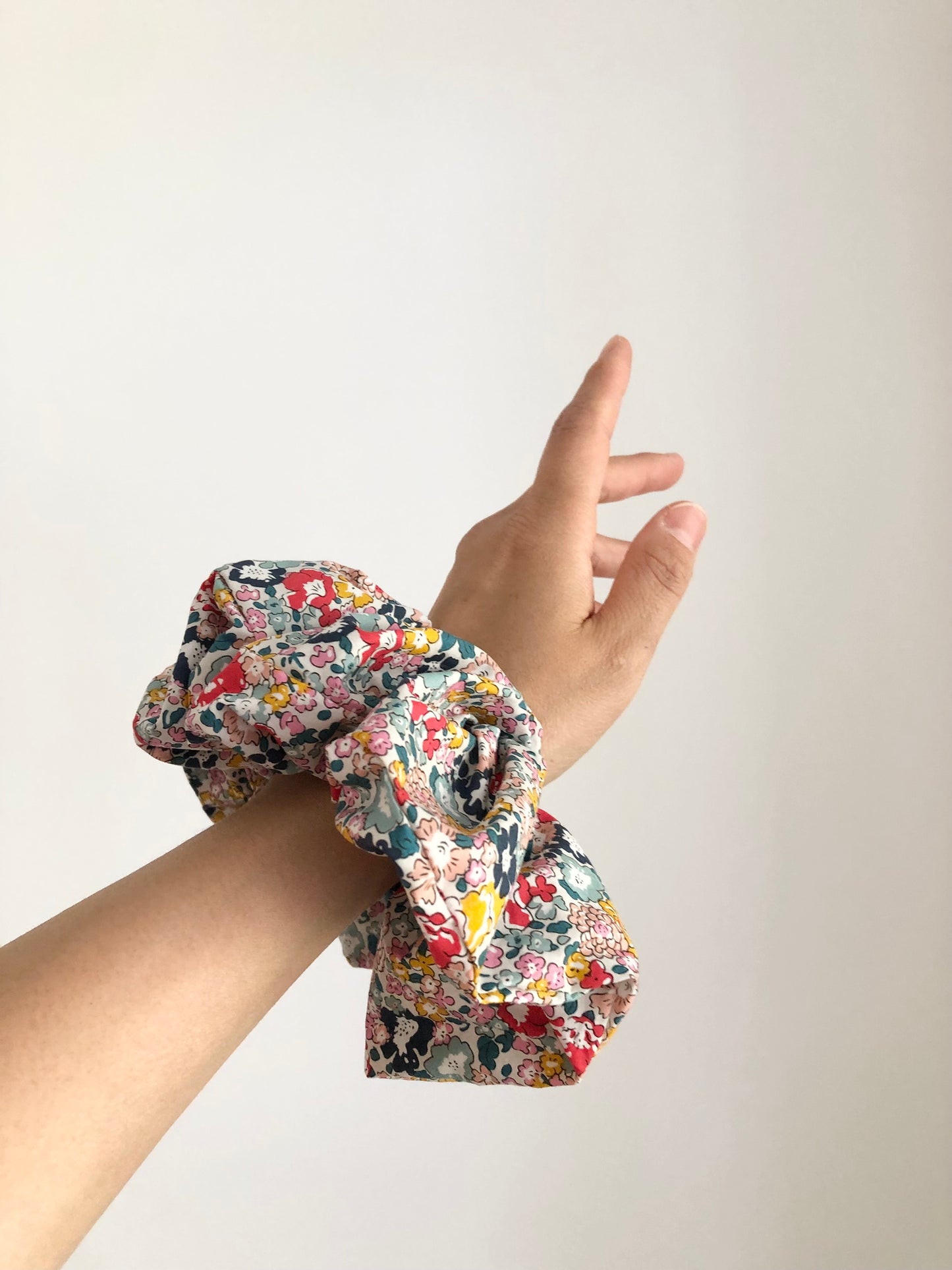 GARDEN FLORAL SCRUNCHIES