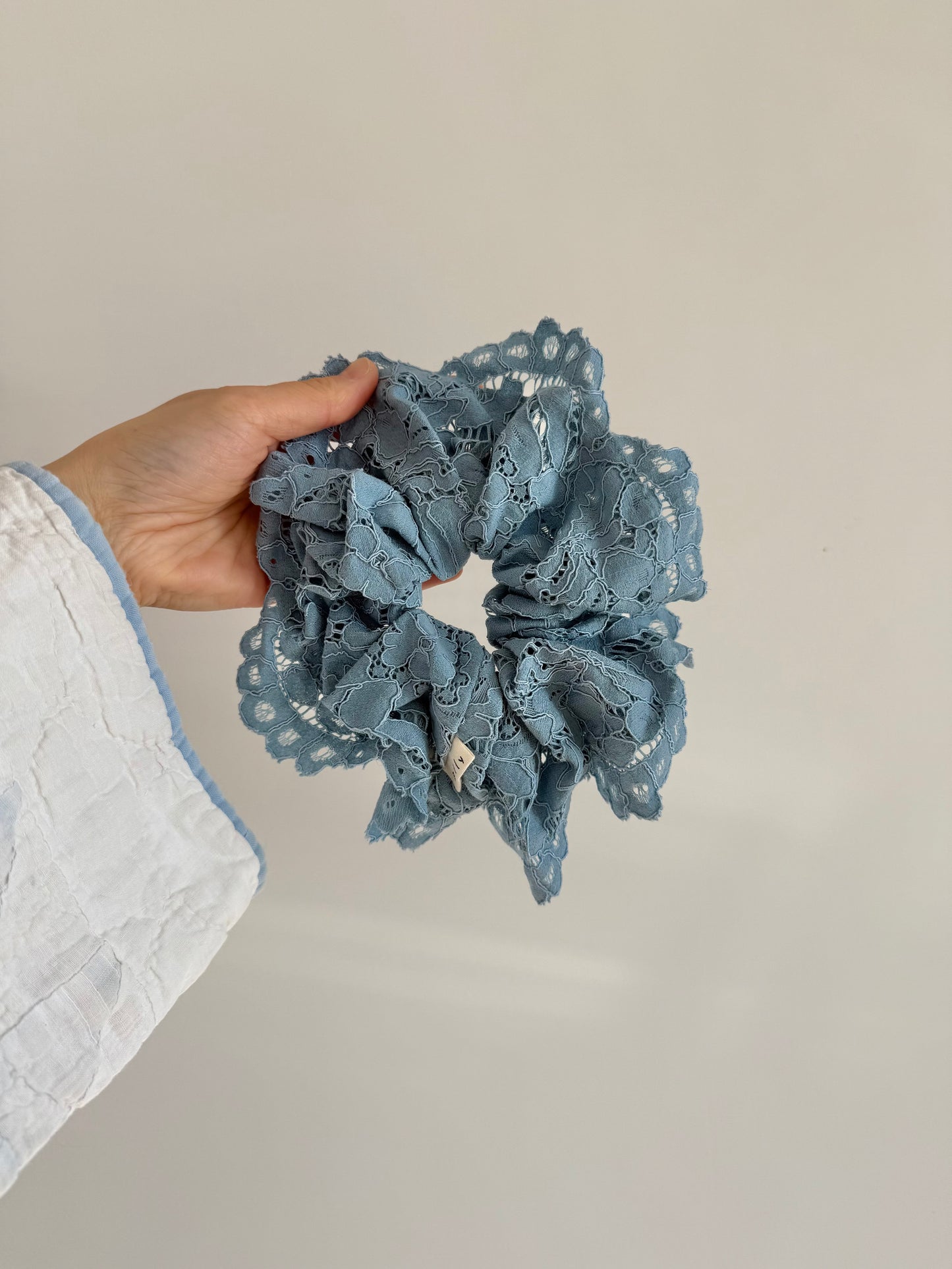 LACE SCRUNCHIES - neutral