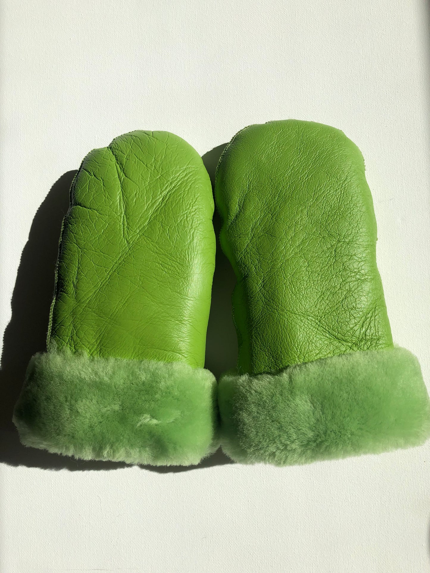 PUFFY SHEARLING MITTENS