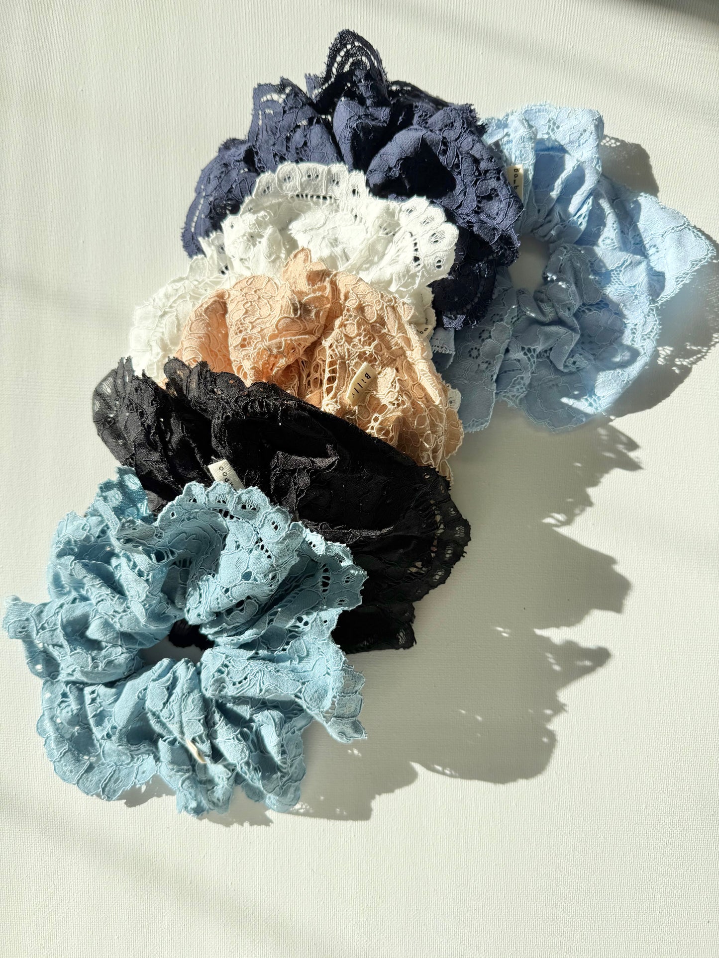 LACE SCRUNCHIES - neutral