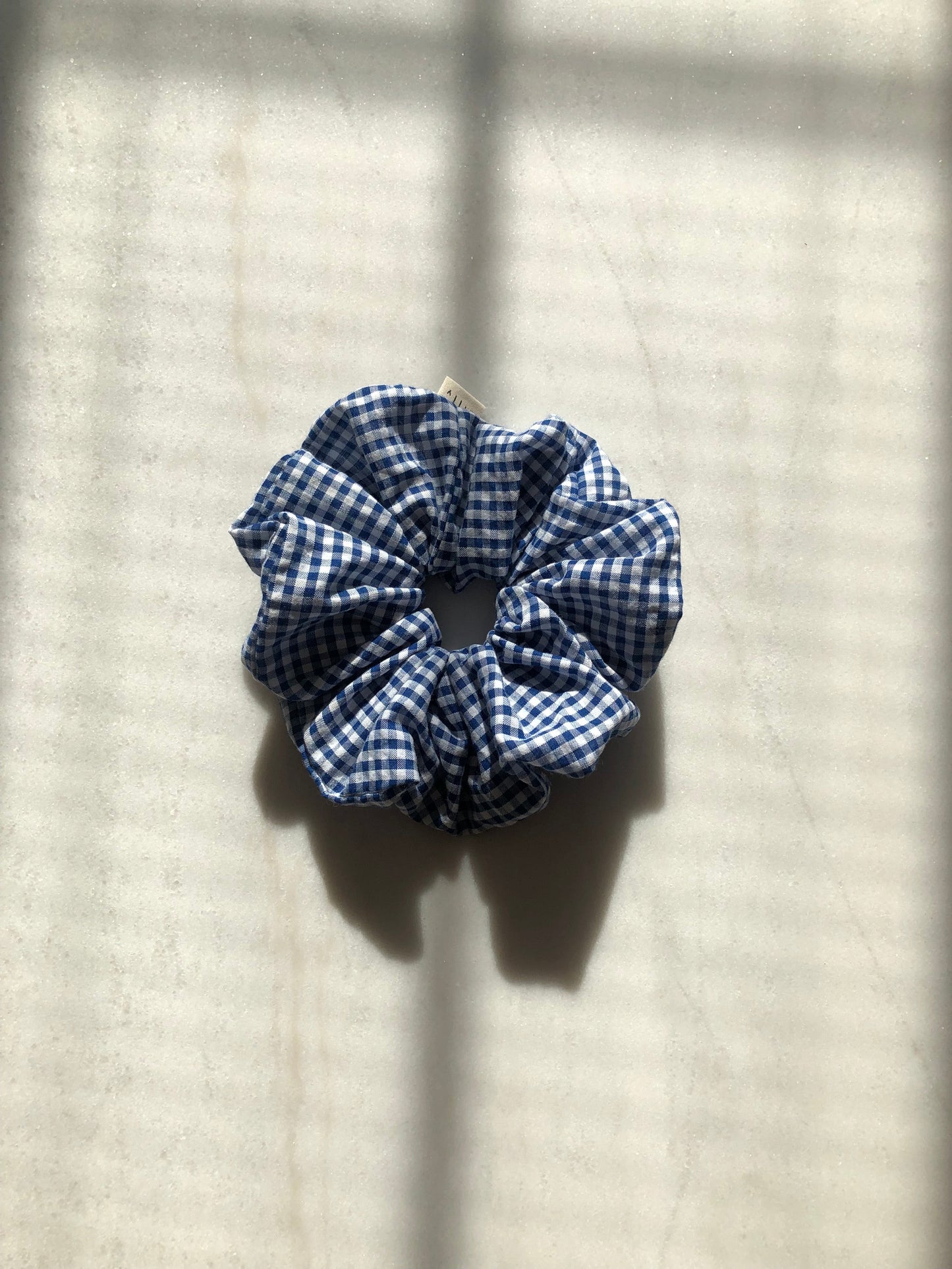 MINI GINGHAM SEERSUCKER SCRUNCHIES - crystal bright