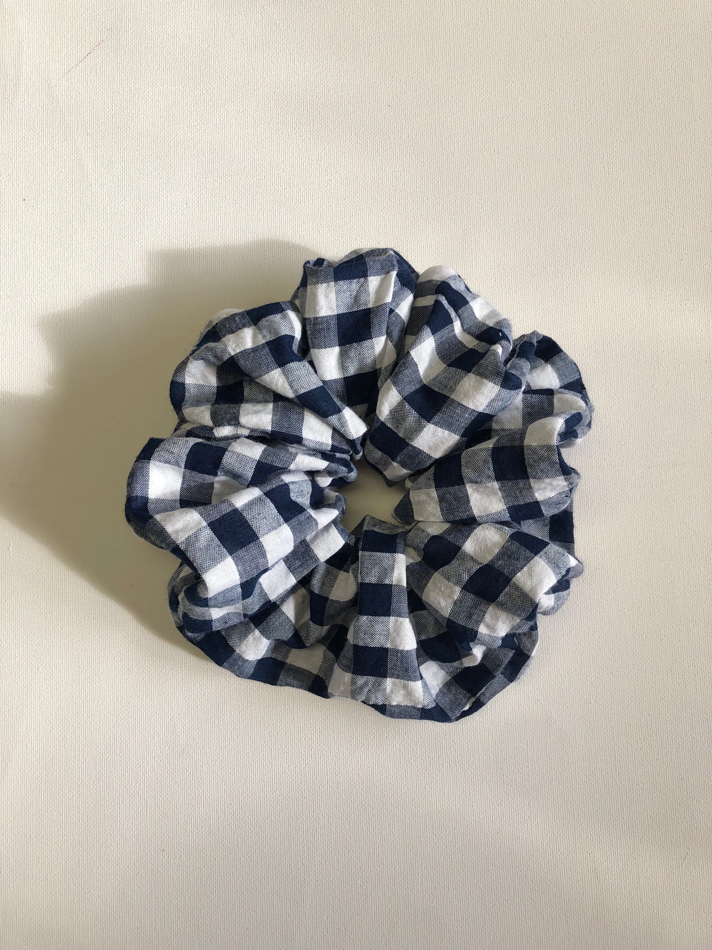 GINGHAM SEERSUCKER SCRUNCHIES  - neutral
