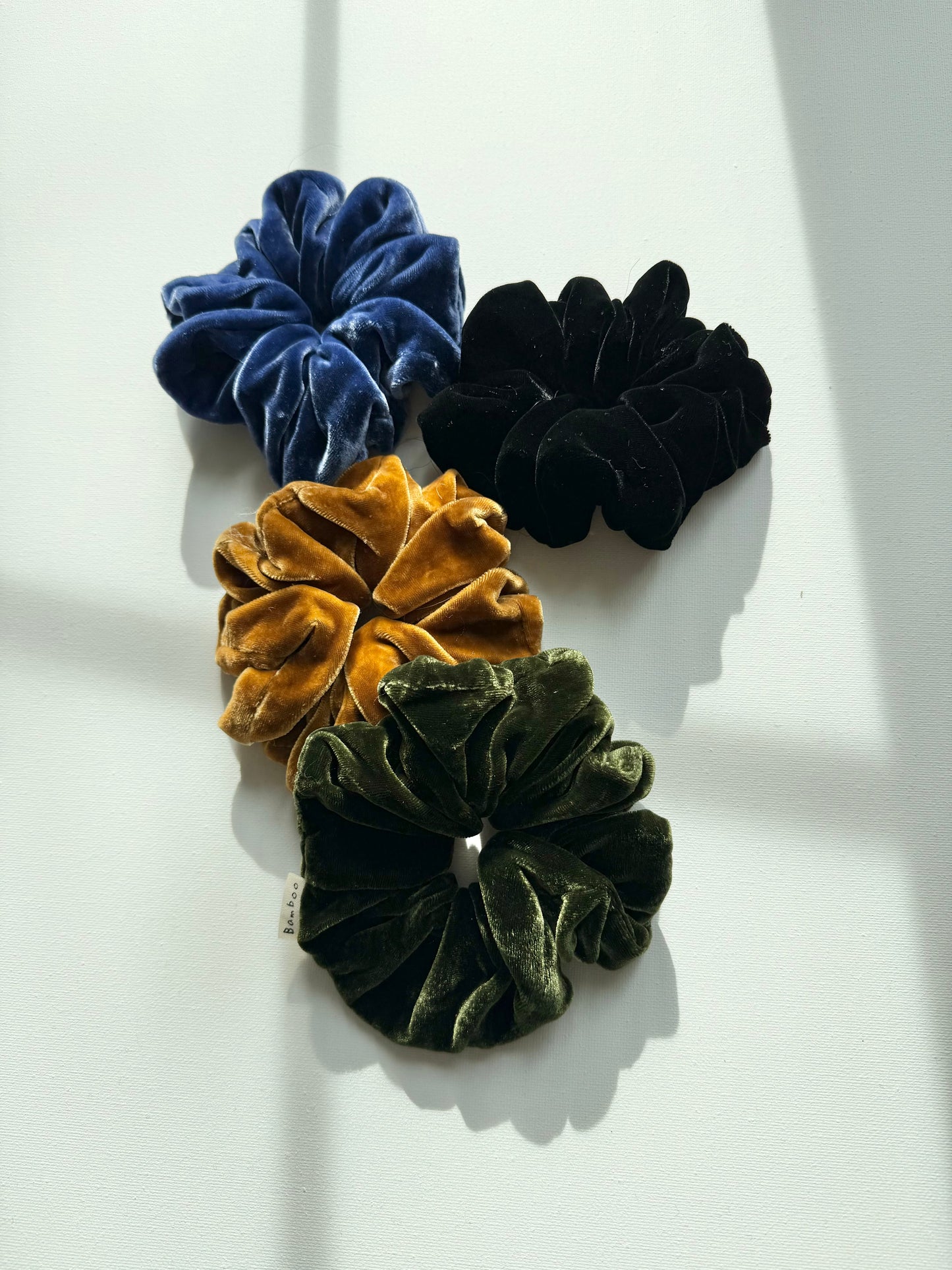 VELVET SCRUNCHIES - heritage