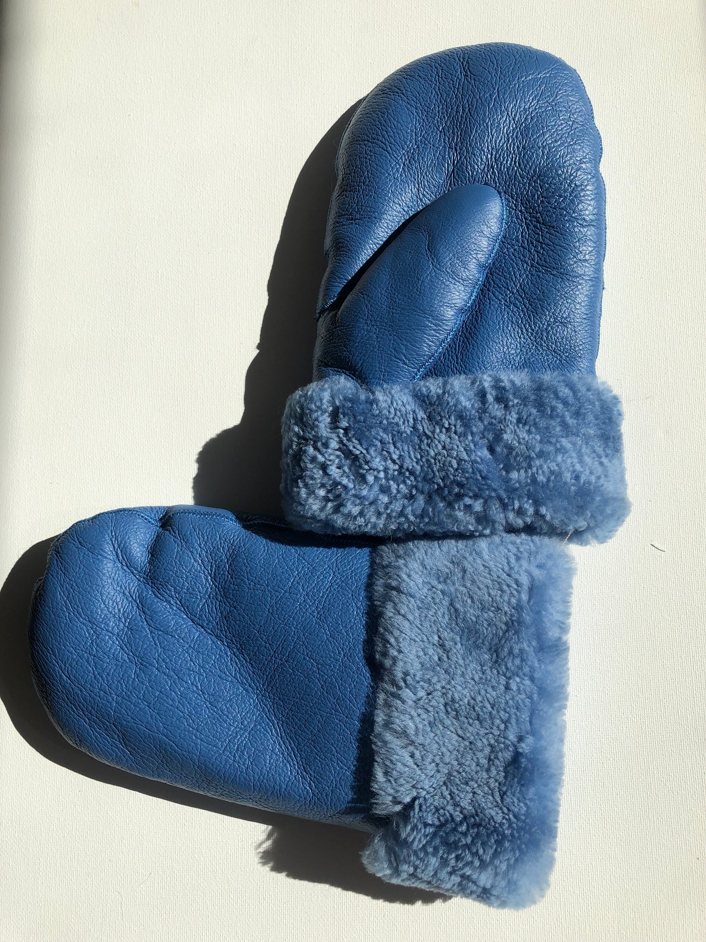 PUFFY SHEARLING MITTENS