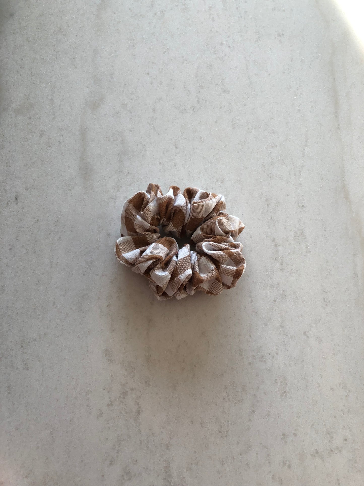 GINGHAM SEERSUCKER SCRUNCHIES  - neutral