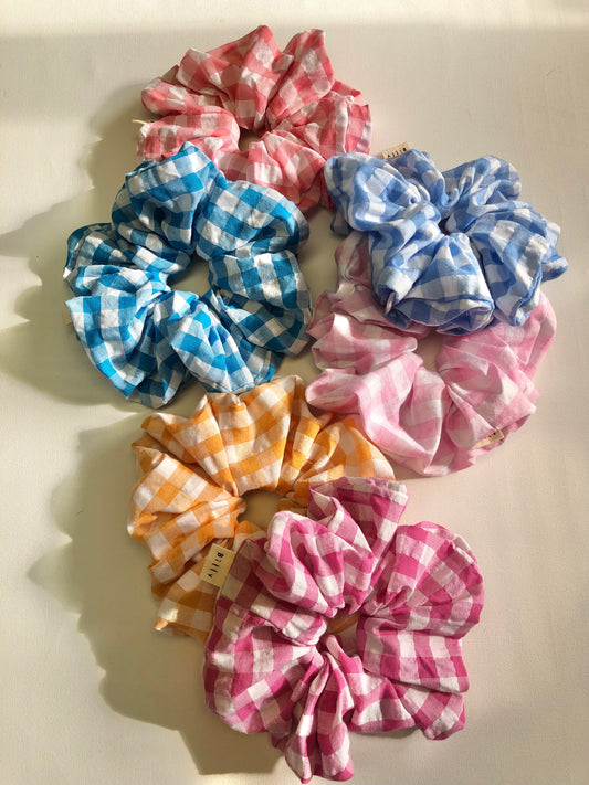 GINGHAM SEERSUCKER SCRUNCHIES - snow pastel