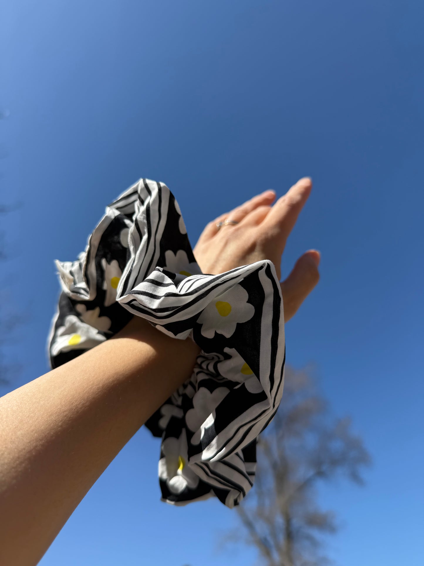 PARISIENNE SCRUNCHIES