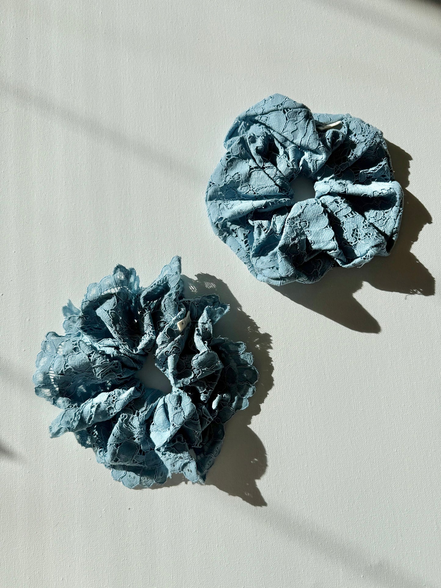 LACE SCRUNCHIES - neutral