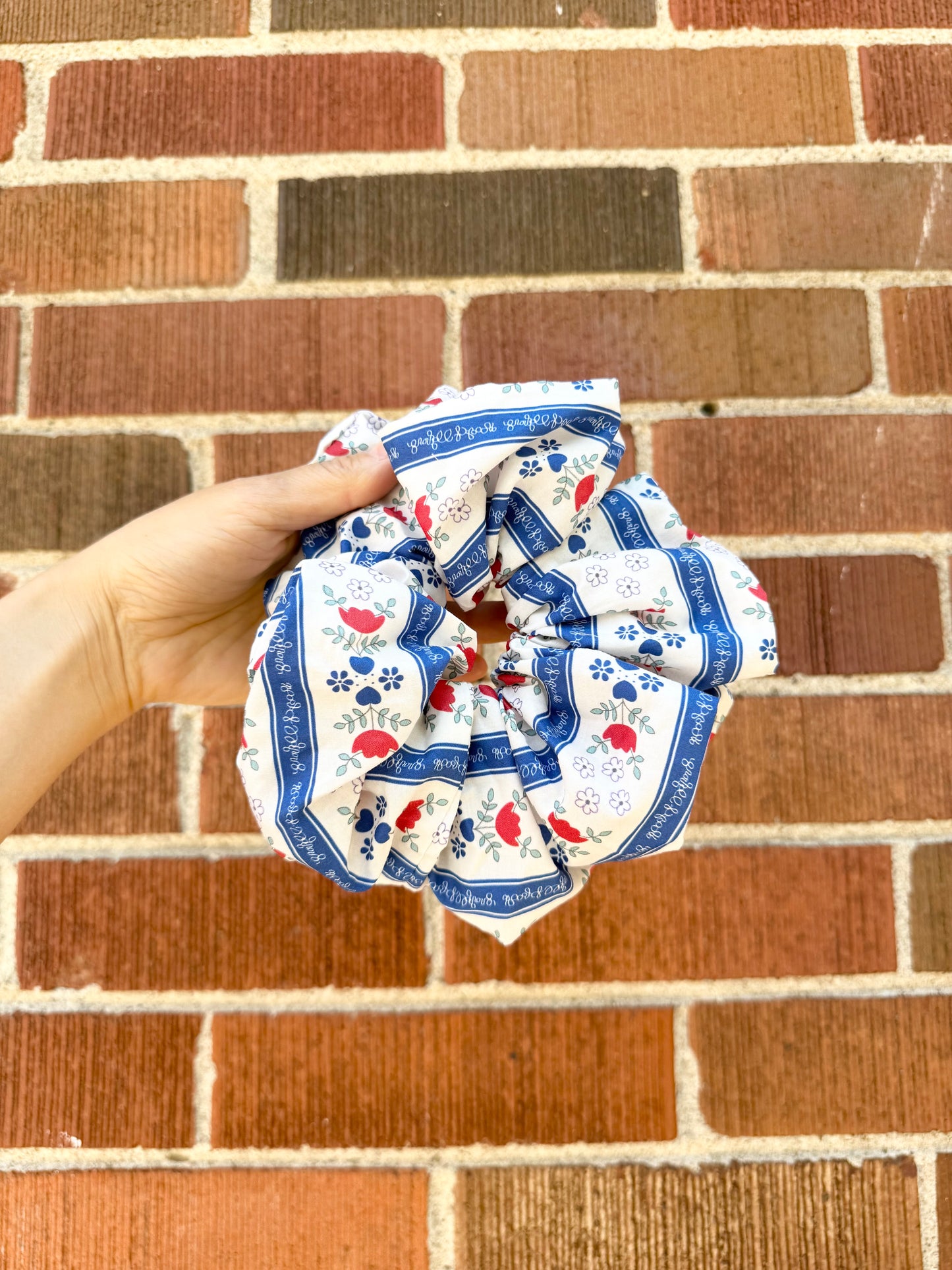 GARDEN FLORAL SCRUNCHIES