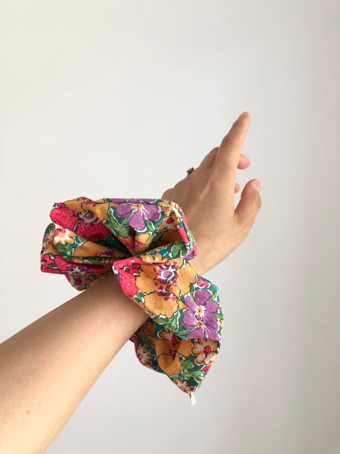 GARDEN FLORAL SCRUNCHIES