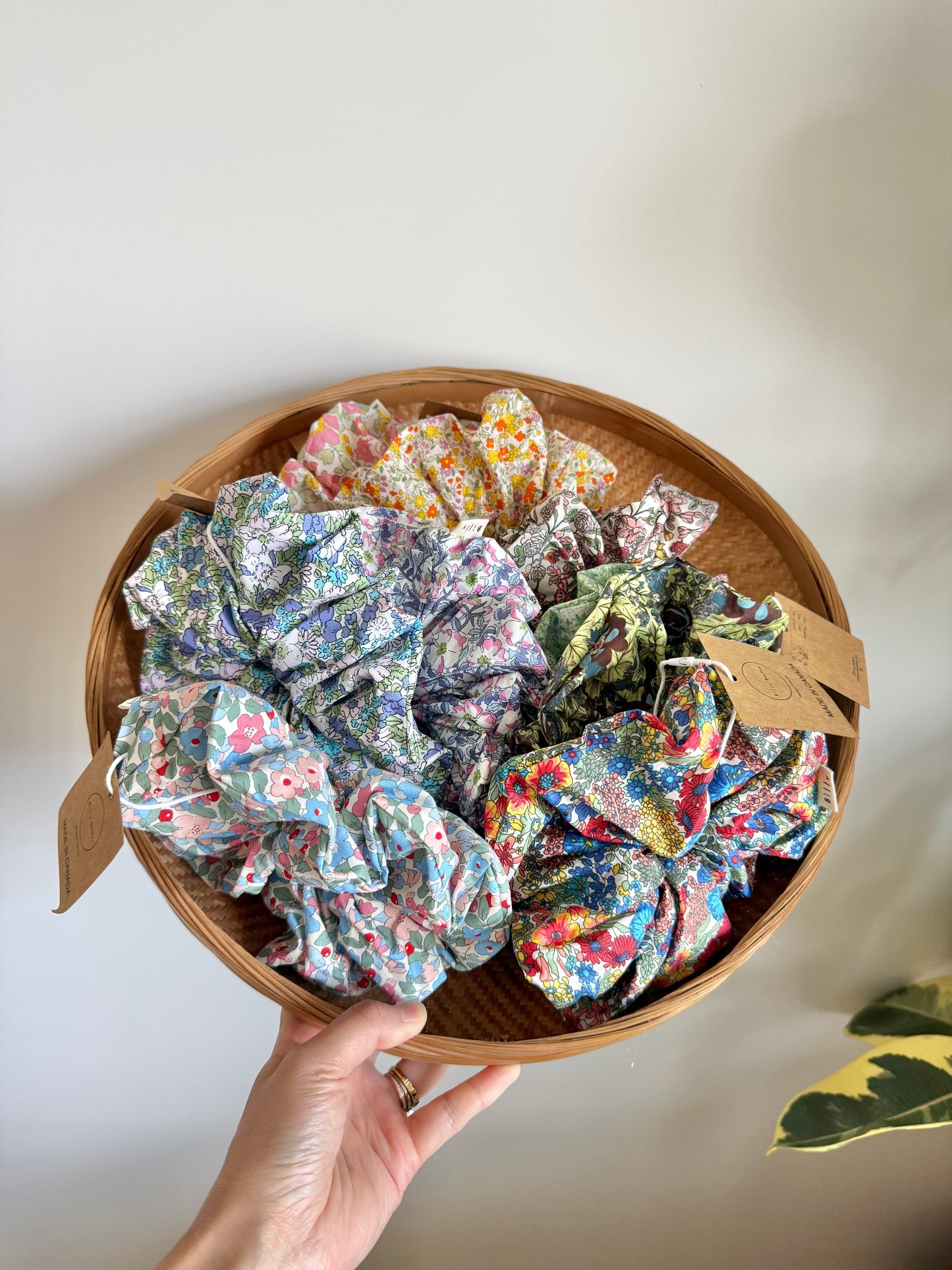 MEADOW BLOOM FLORAL SCRUNCHIE