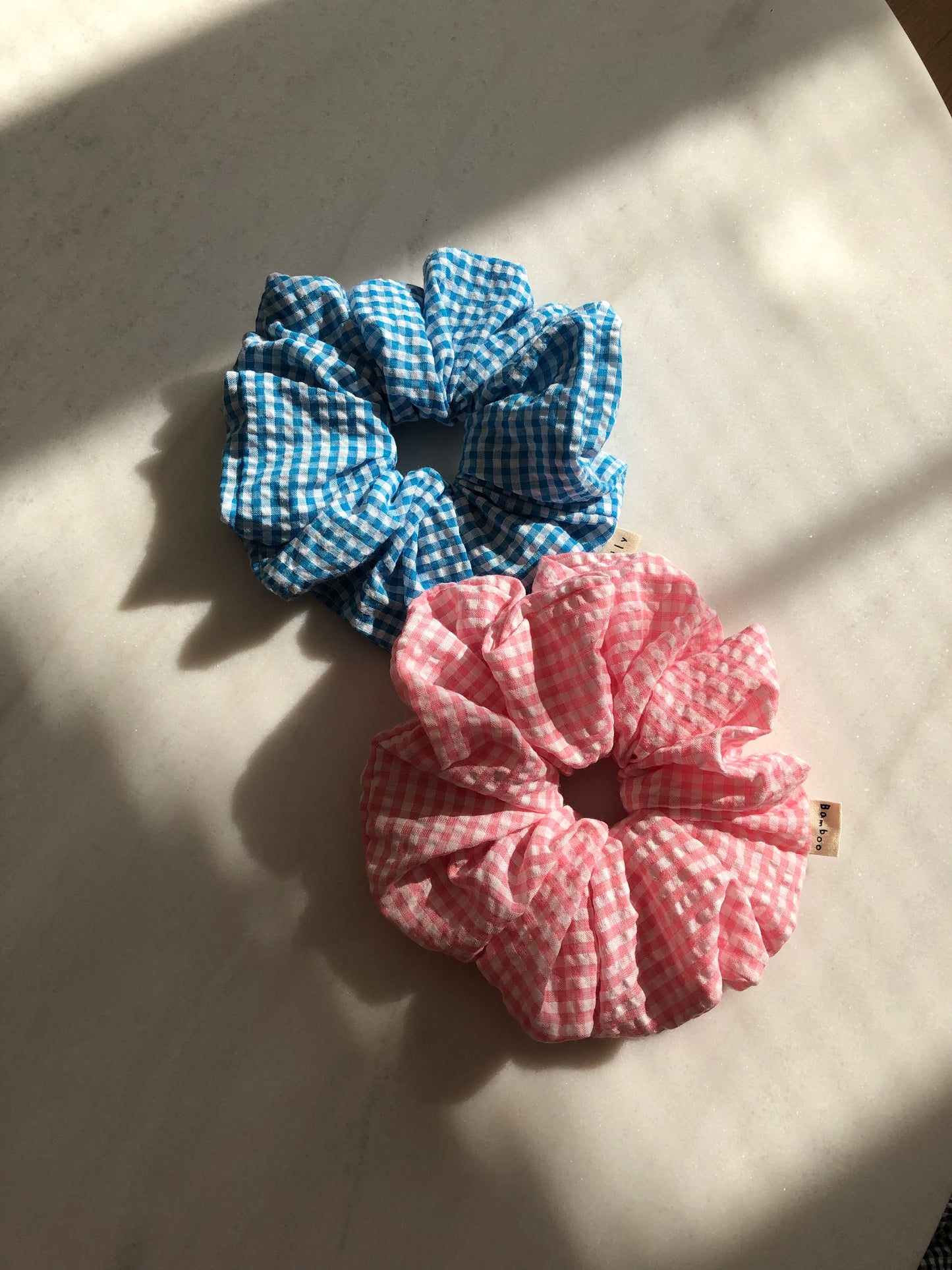 MINI GINGHAM SEERSUCKER SCRUNCHIES - snow pastel