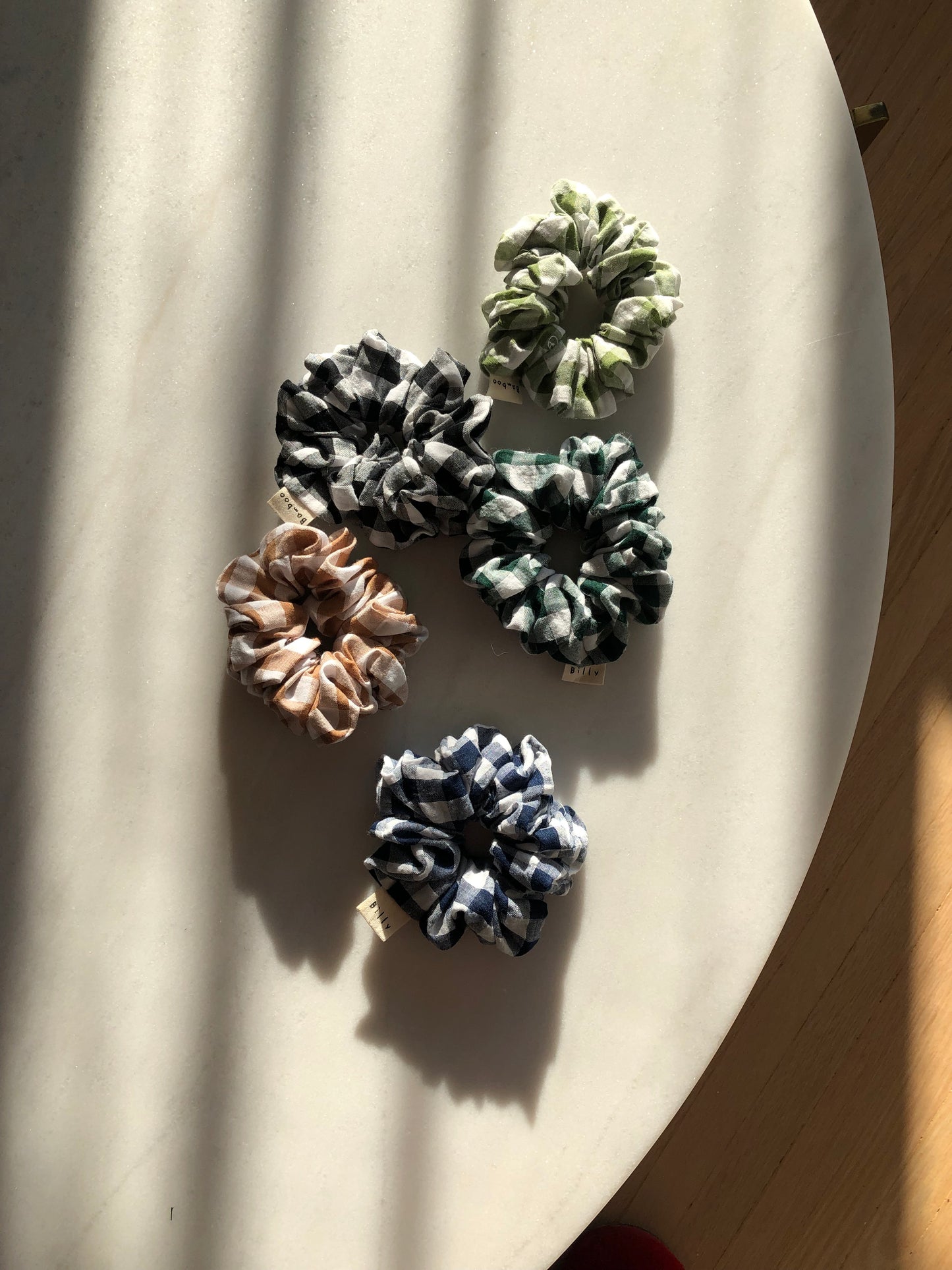 GINGHAM SEERSUCKER SCRUNCHIES  - neutral