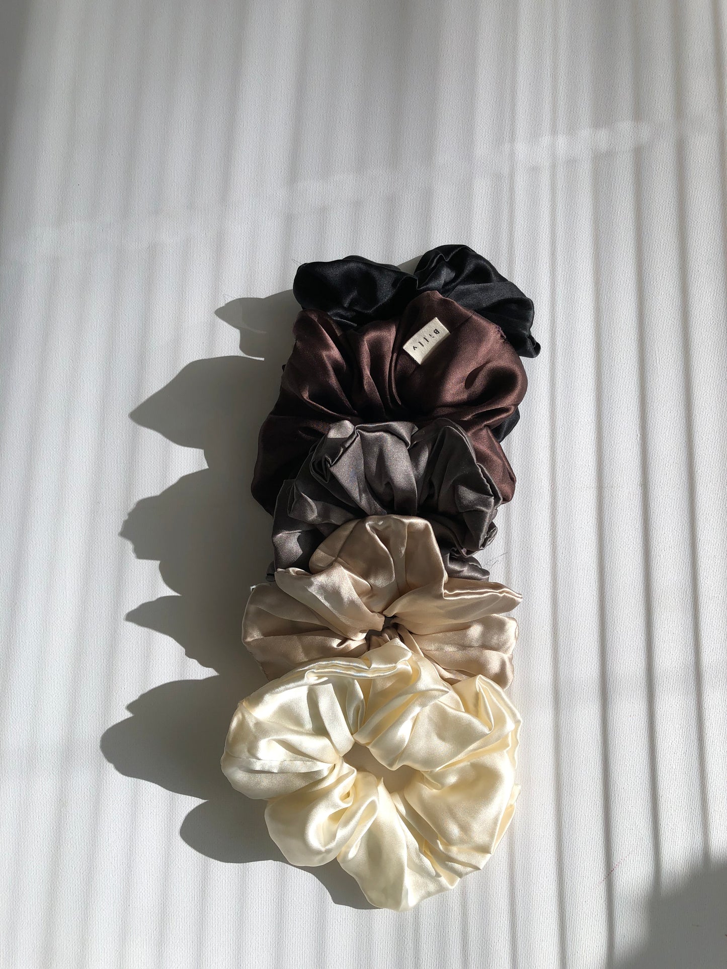 PURE SILK SCRUNCHIES - neutral