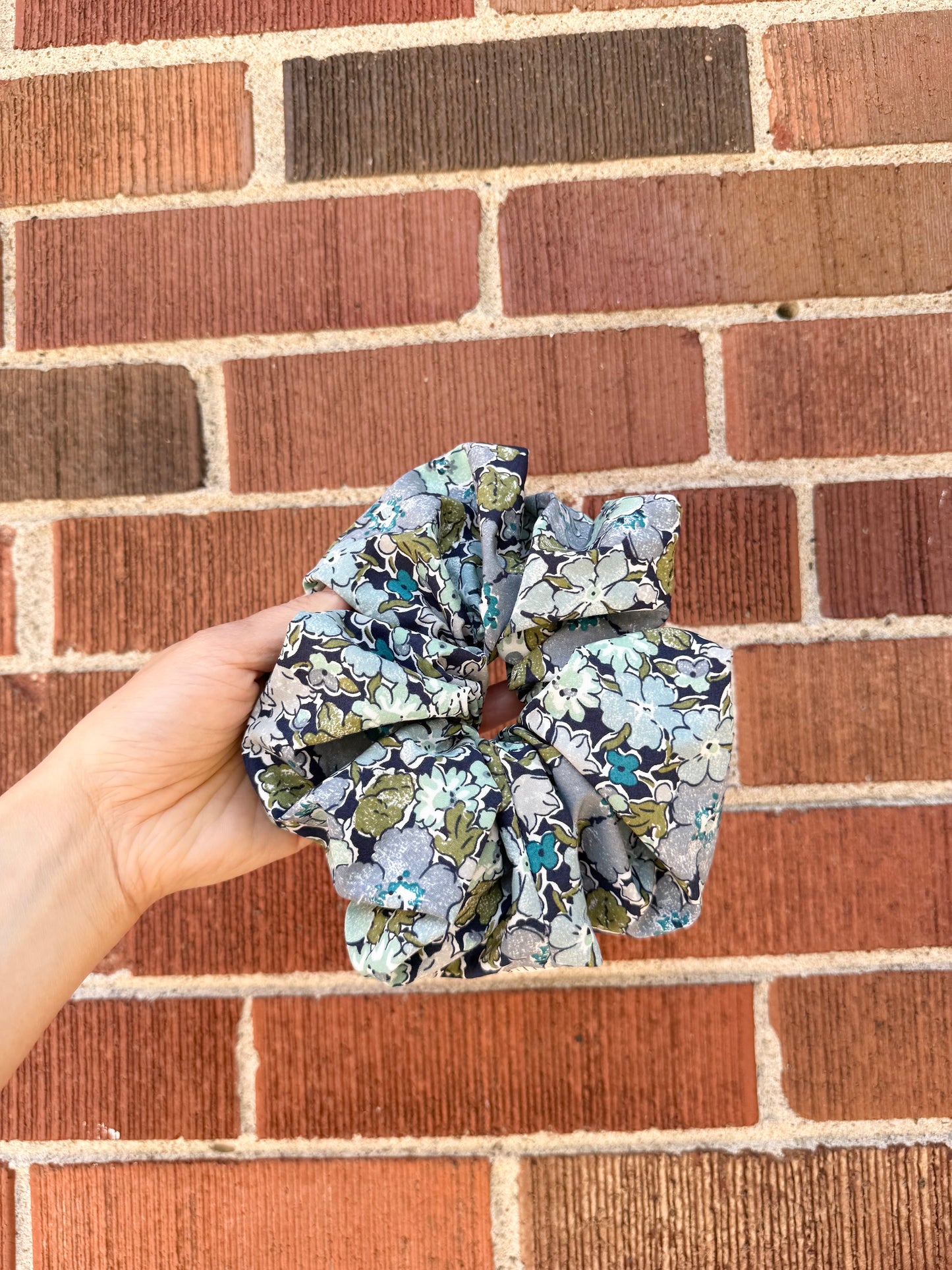 GARDEN FLORAL SCRUNCHIES