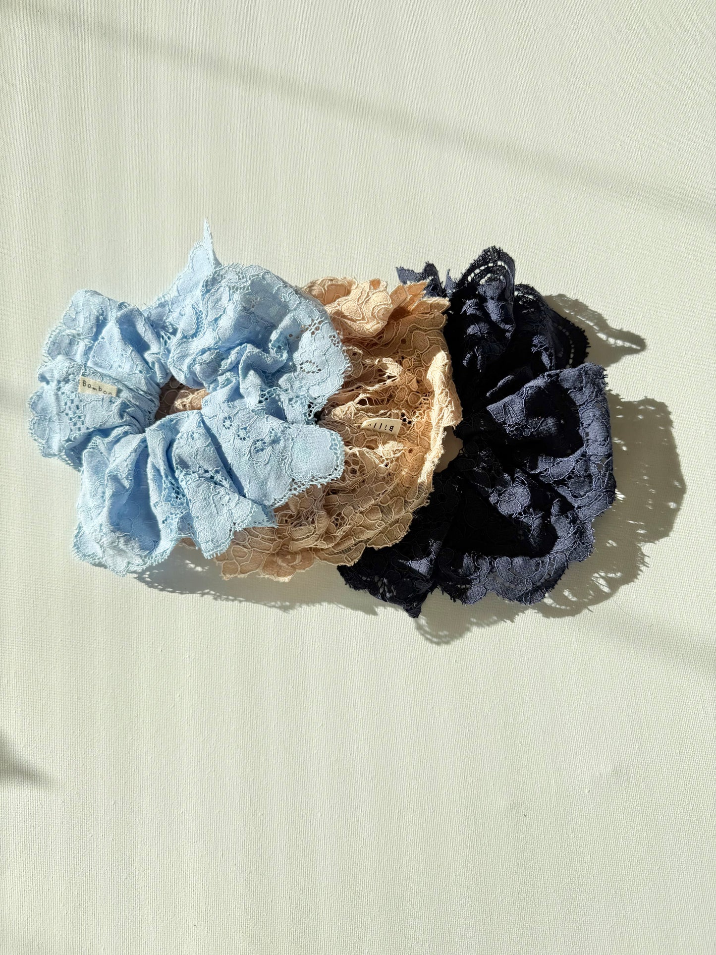 LACE SCRUNCHIES - neutral