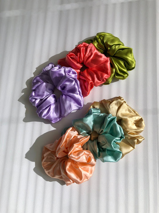 PURE SILK SCRUNCHIES - snow pastel