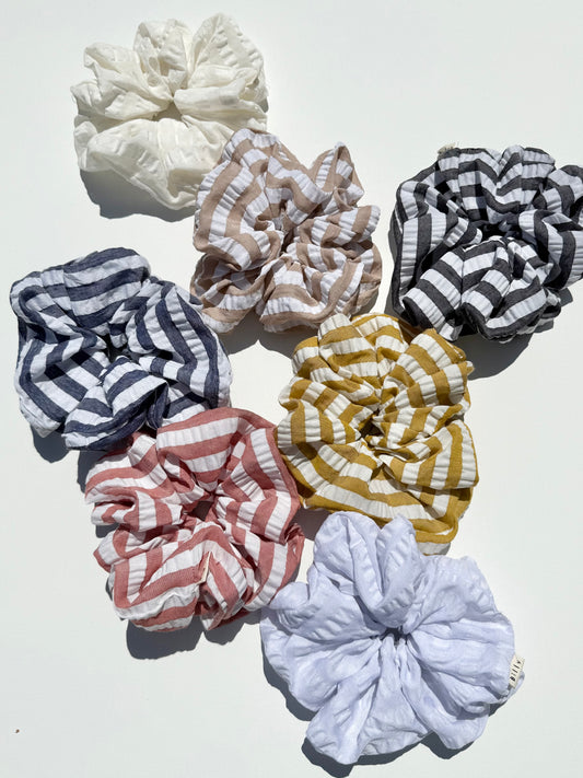 STRIPE SEERSUCKER SCRUNCHIES - neutral