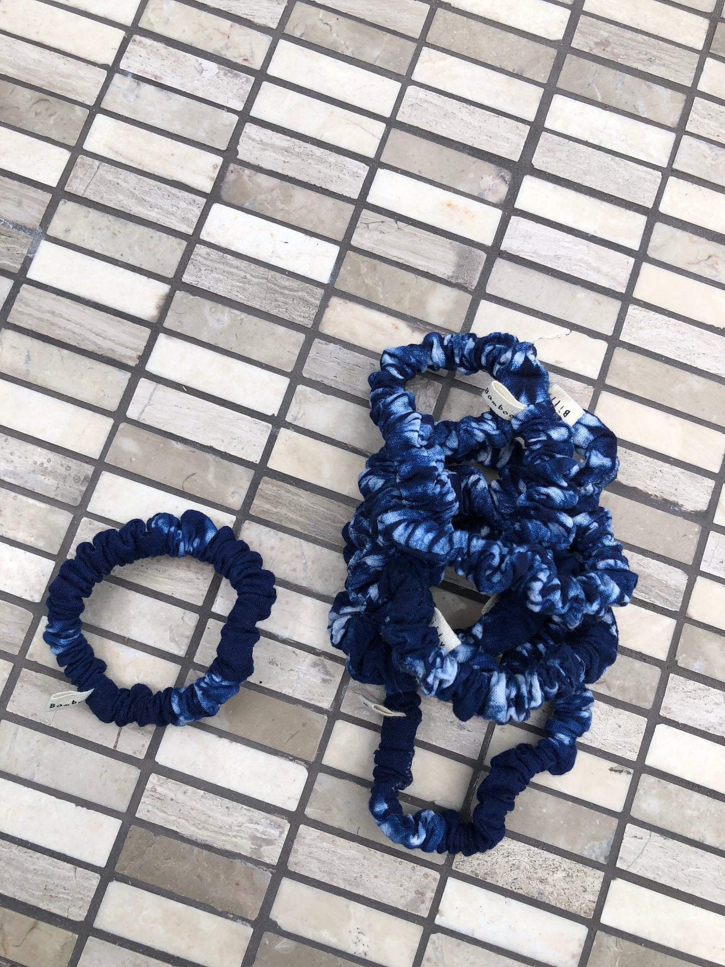 MINI TIE - DYE SCRUNCHIES