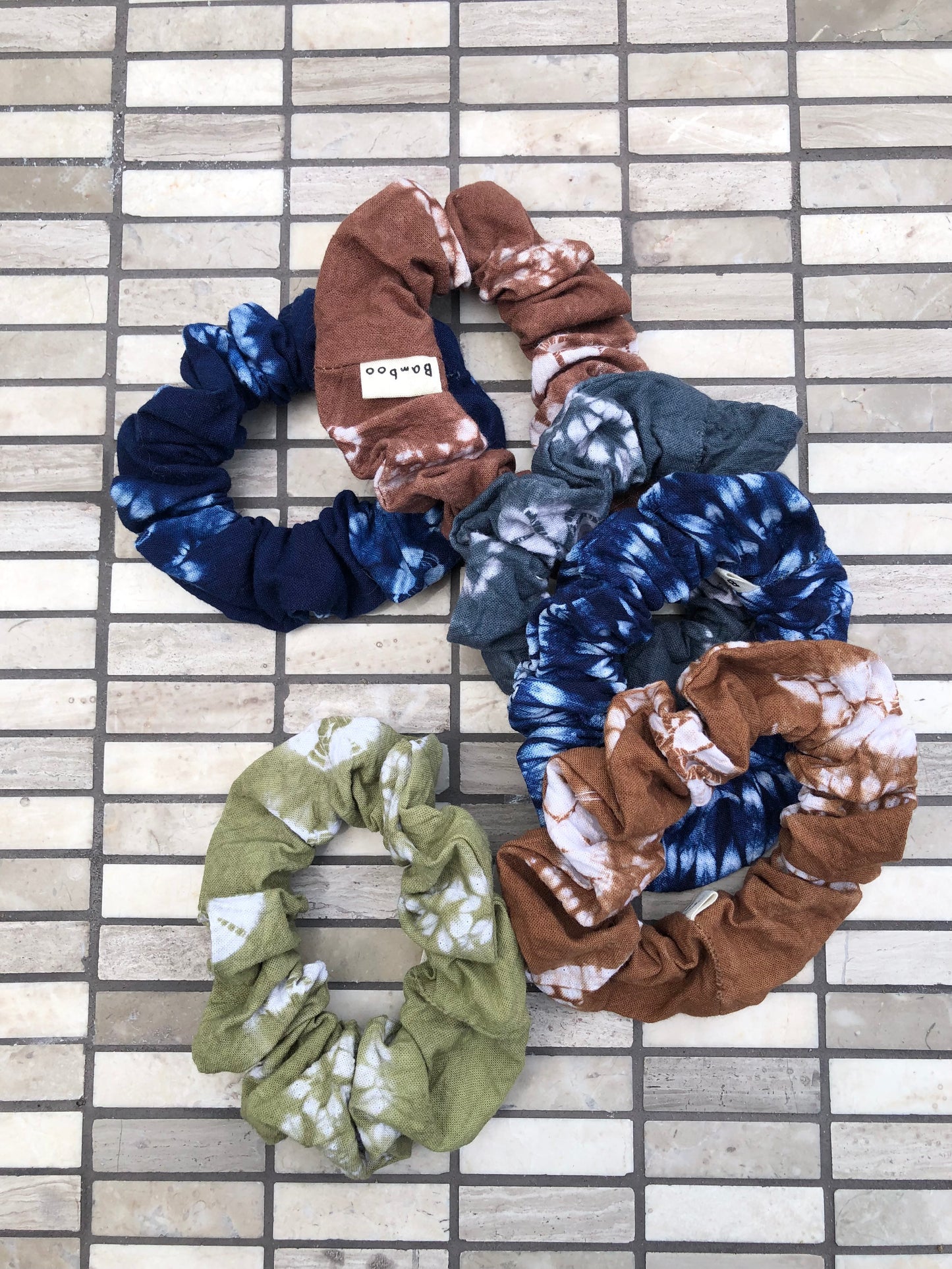 TIE - DYE SCRUNCHIES