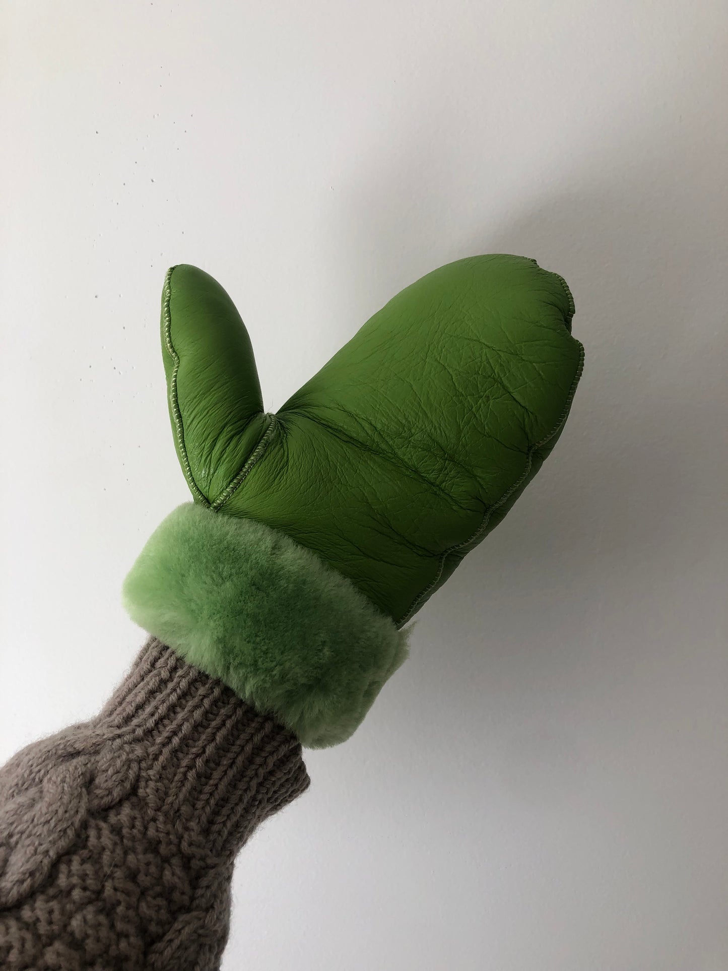 PUFFY SHEARLING MITTENS