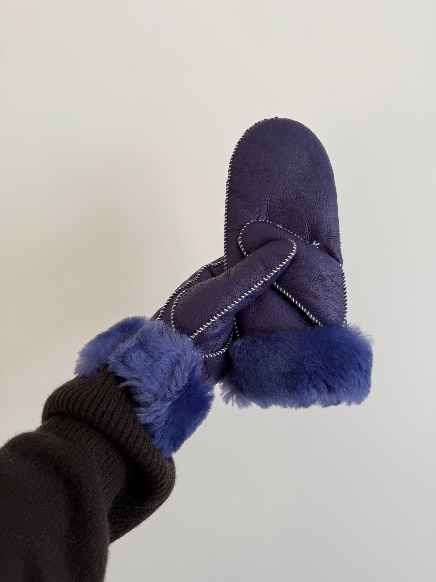 SHEARLING MITTENS - snow pastel