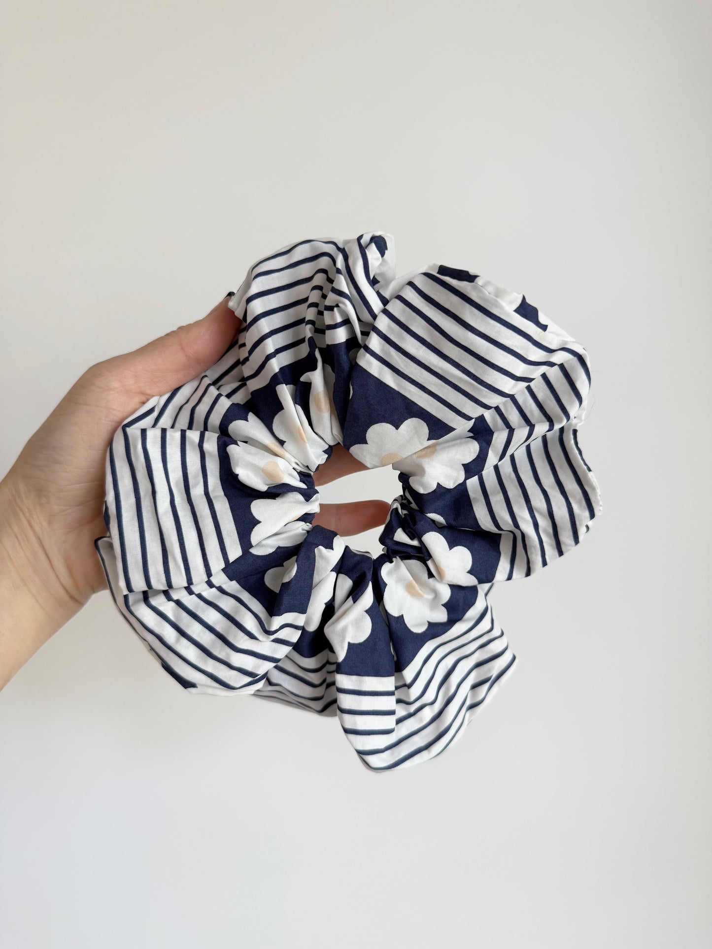 PARISIENNE SCRUNCHIES