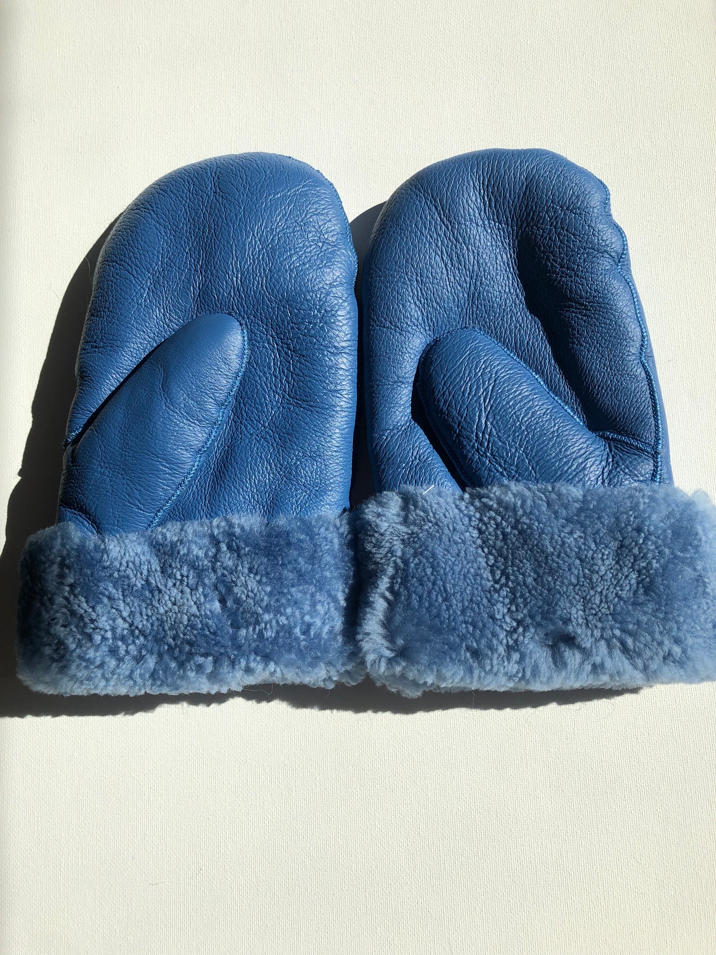 PUFFY SHEARLING MITTENS