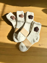 Load image into Gallery viewer, CROCHET COOKIE FLOWERS SOCKS