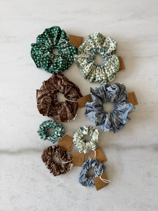 COTSWOLD FLORAL SCRUNCHIE