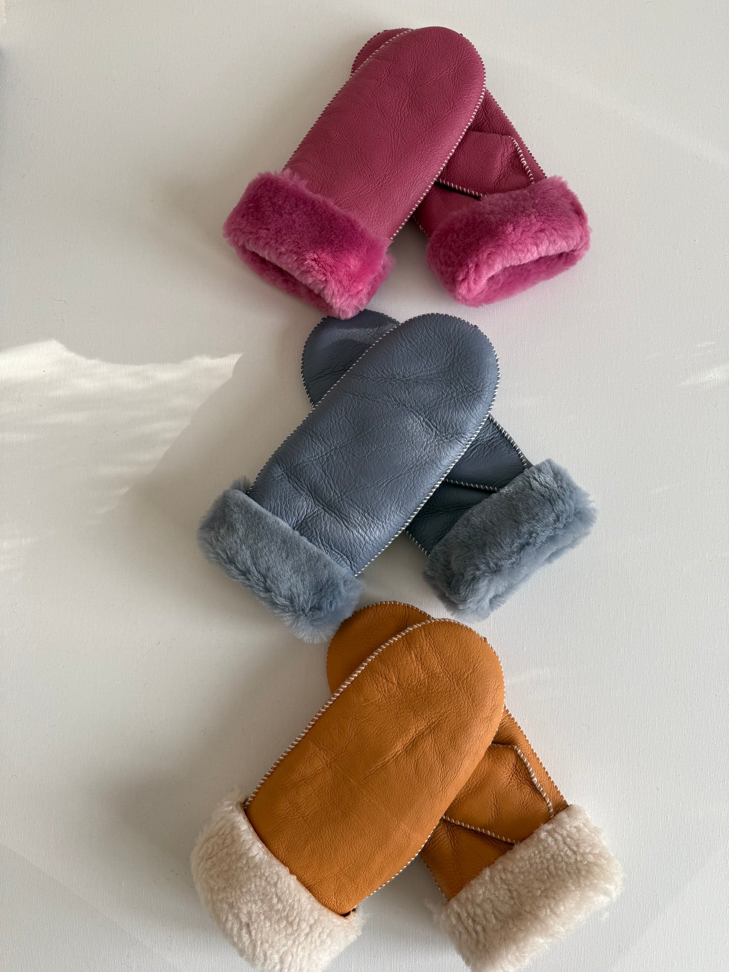 SHEARLING MITTENS - snow pastel