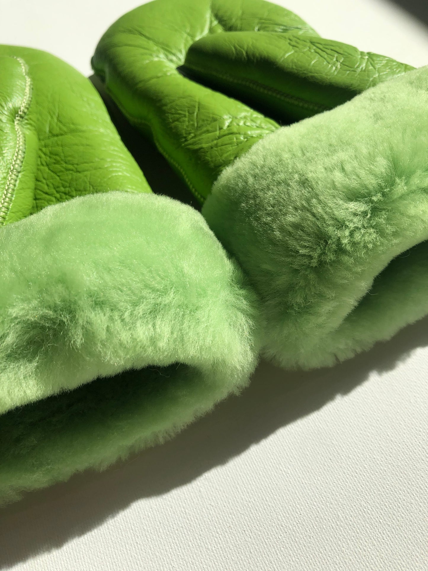 PUFFY SHEARLING MITTENS