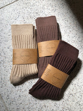 Load image into Gallery viewer, RIBBED COTTON HIGH SOCKS - neutral