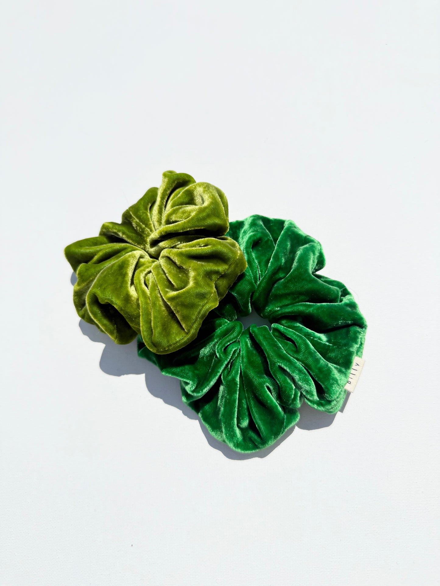 SILK VELVET SCRUNCHIES - crystal bright
