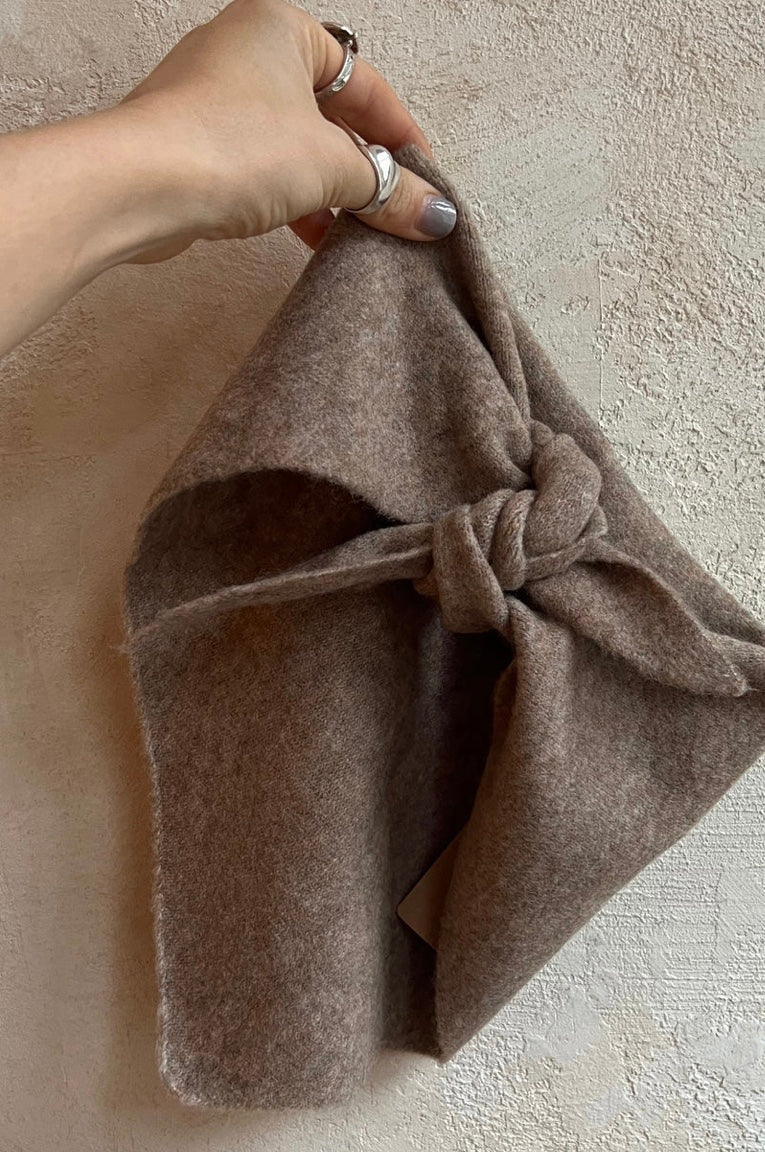 FUZZY WOOL CRAVAT SCARF - neutral