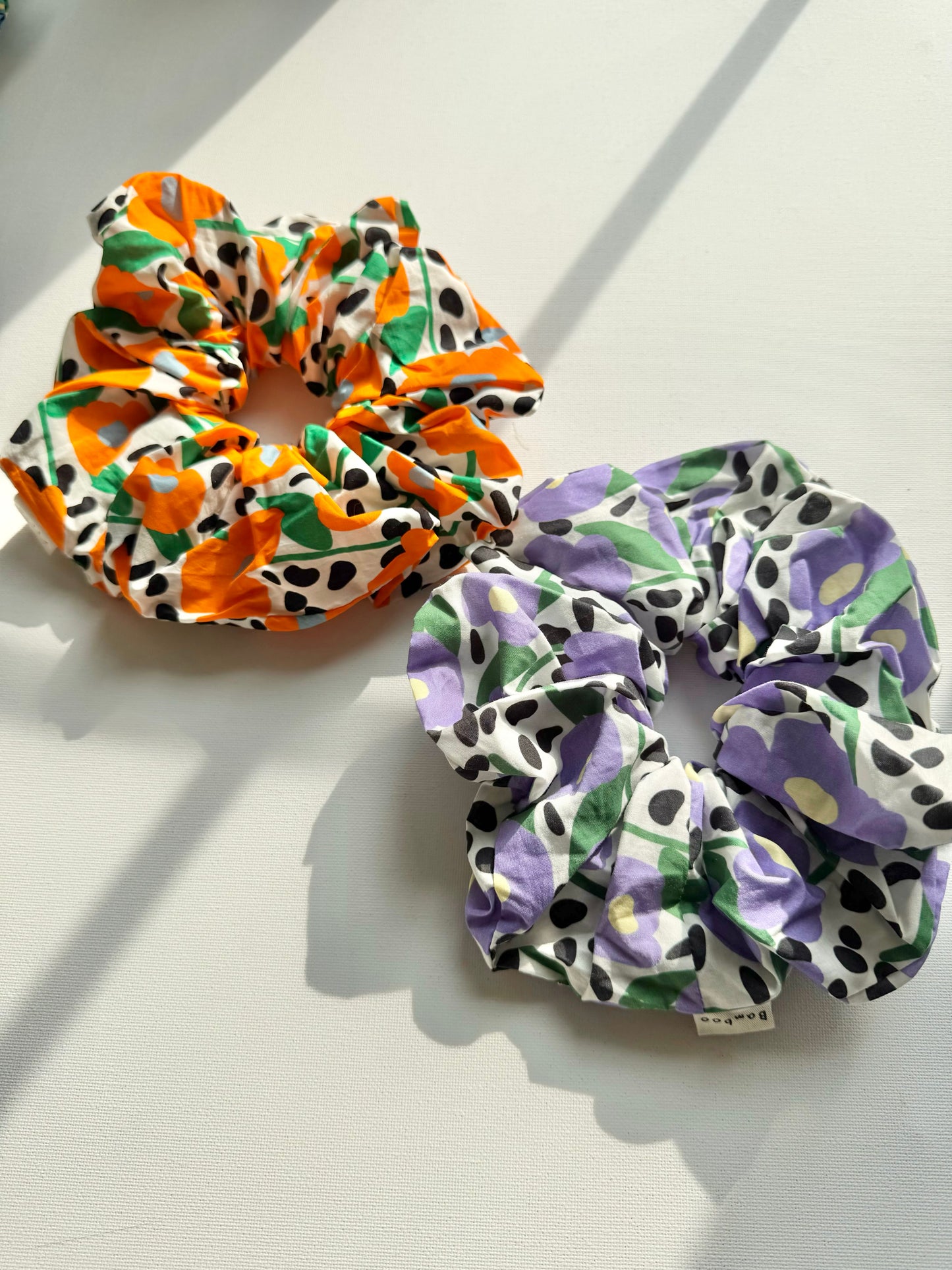 CHELSEA FLORAL SCRUNCHIES