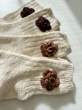 Load image into Gallery viewer, CROCHET COOKIE FLOWERS SOCKS