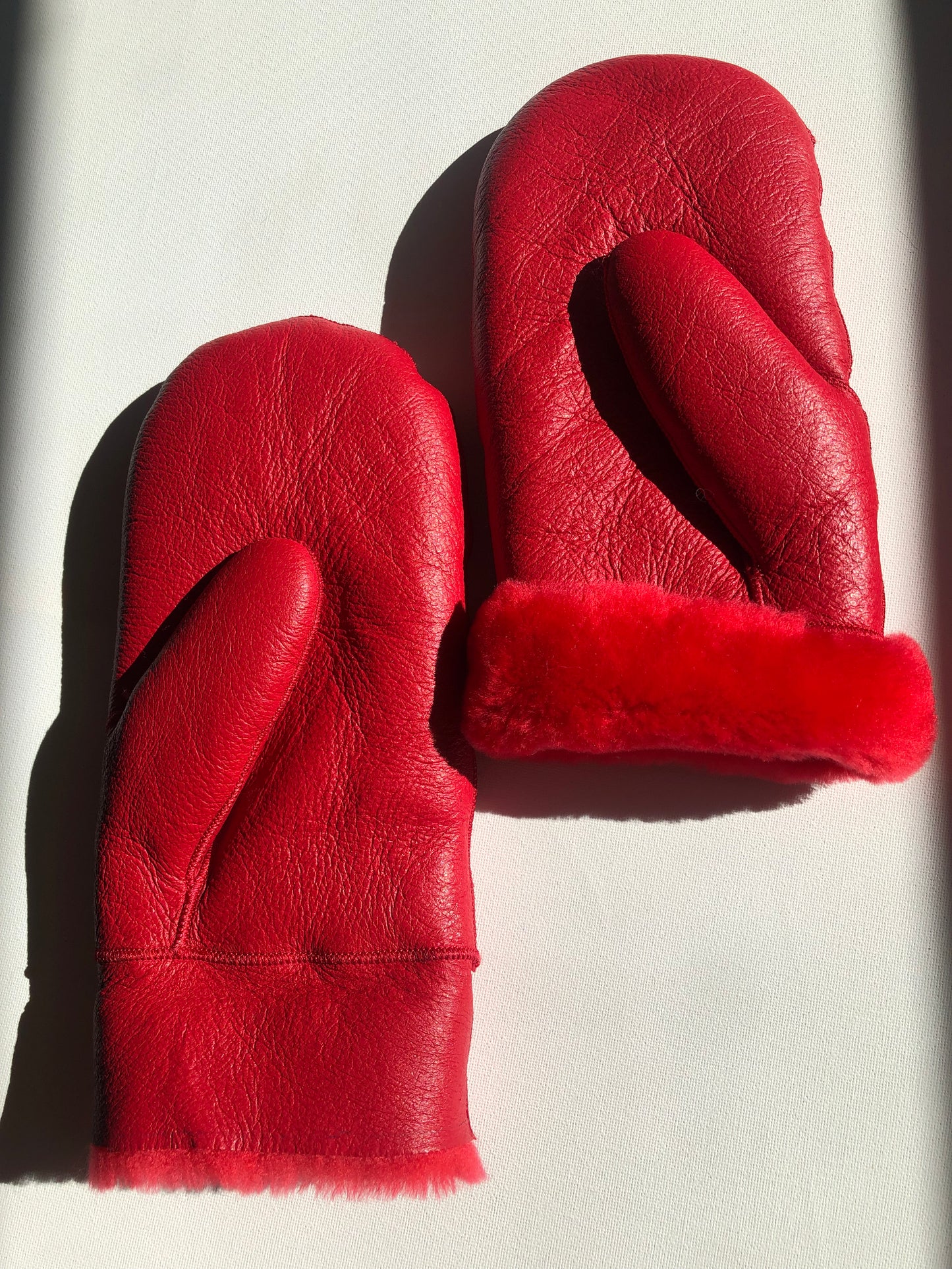 PUFFY SHEARLING MITTENS