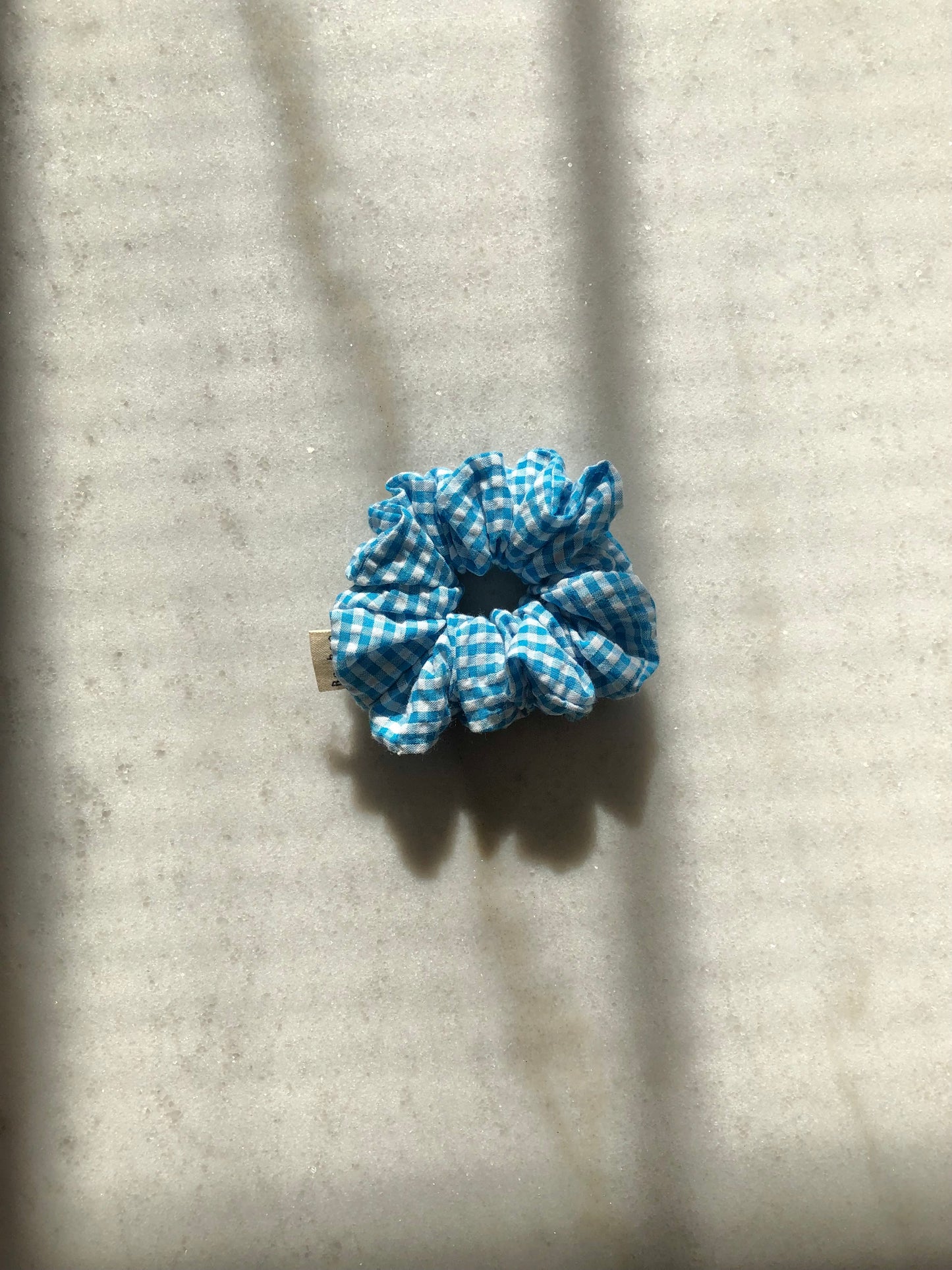 MINI GINGHAM SEERSUCKER SCRUNCHIES - snow pastel