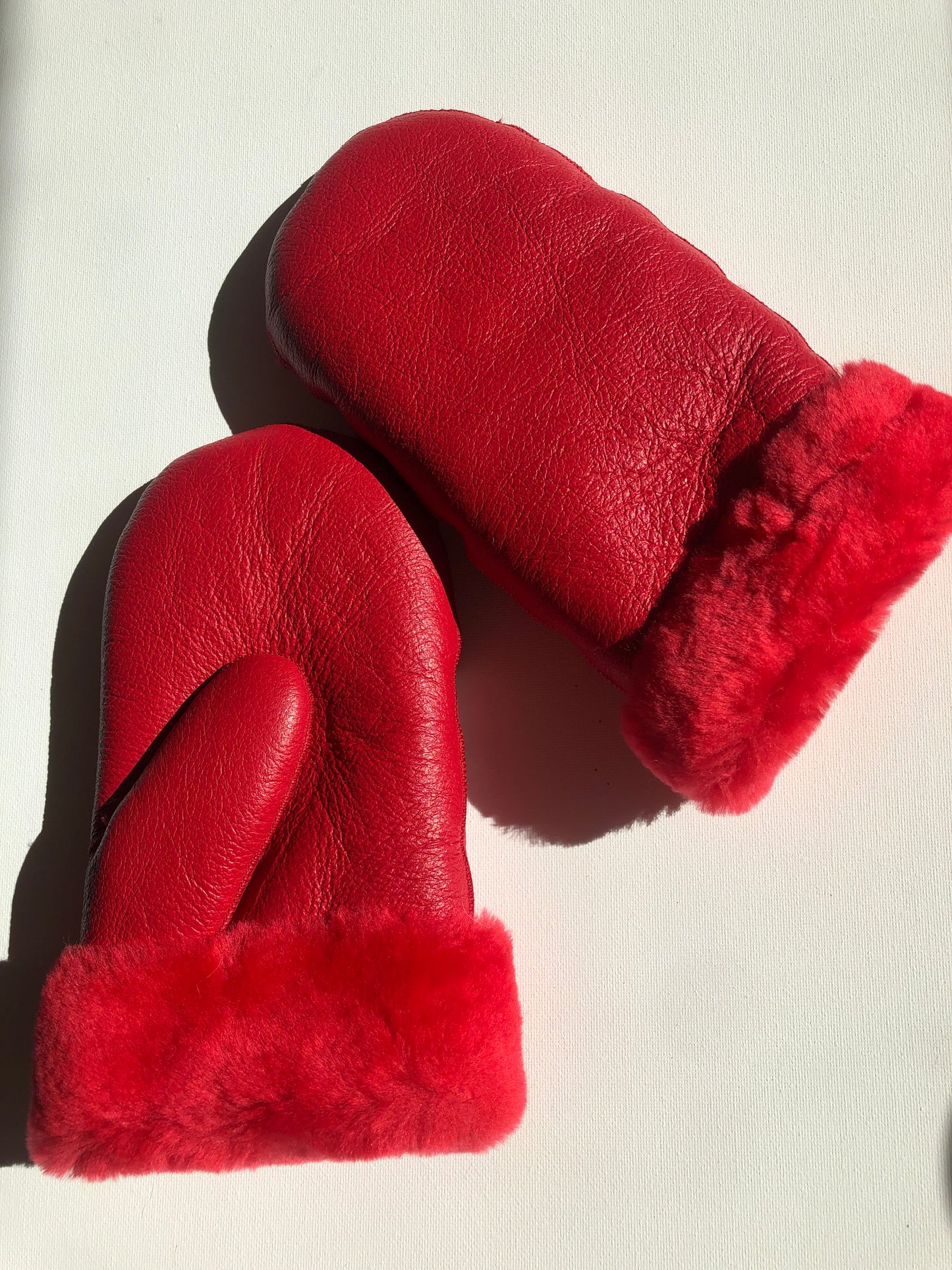 PUFFY SHEARLING MITTENS