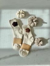 Load image into Gallery viewer, CROCHET COOKIE FLOWERS SOCKS