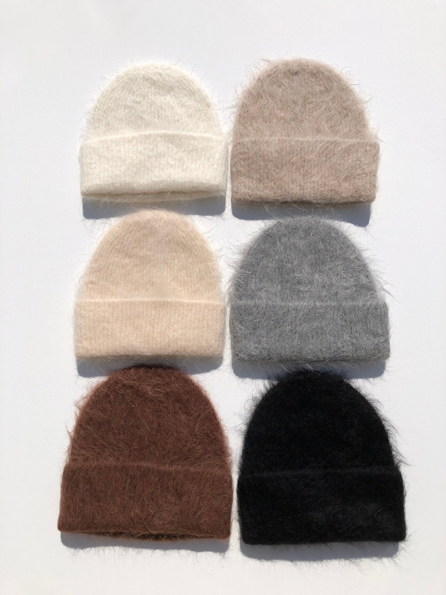 ALPACA FLUFFY BEANIE - mid of December