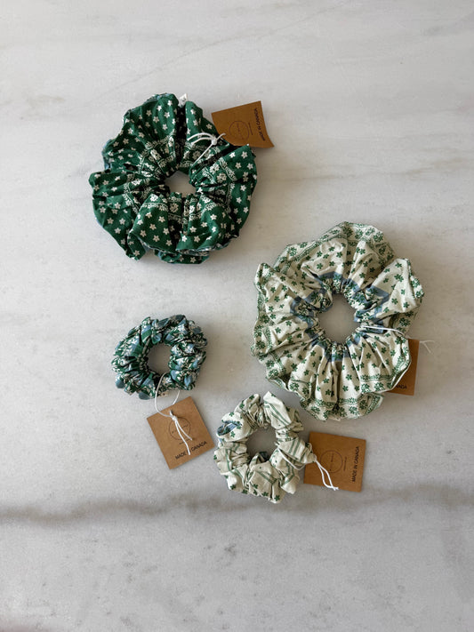 COTSWOLD FLORAL SCRUNCHIE