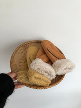 Load image into Gallery viewer, SHEARLING MITTENS