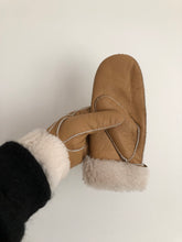 Load image into Gallery viewer, SHEARLING MITTENS