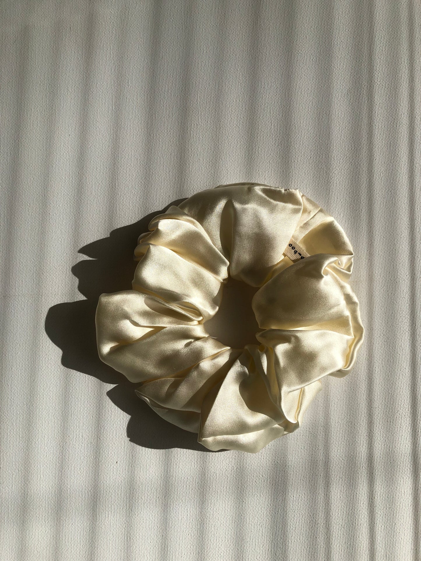 PURE SILK SCRUNCHIES - neutral