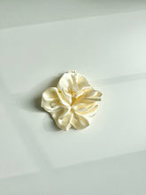 Load image into Gallery viewer, PURE SILK SCRUNCHIES