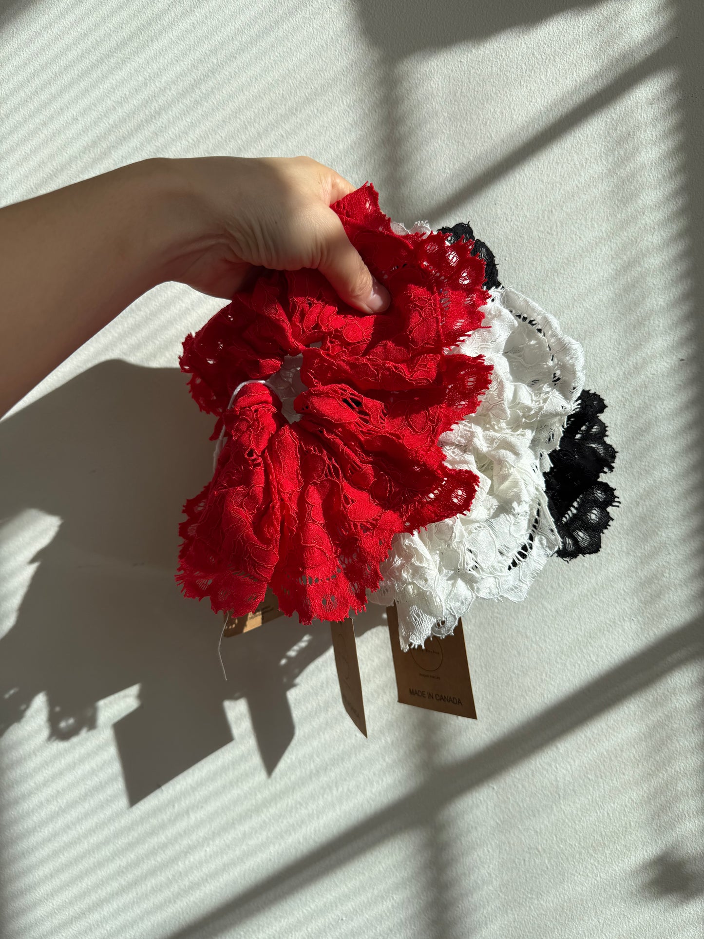 LACE SCRUNCHIES