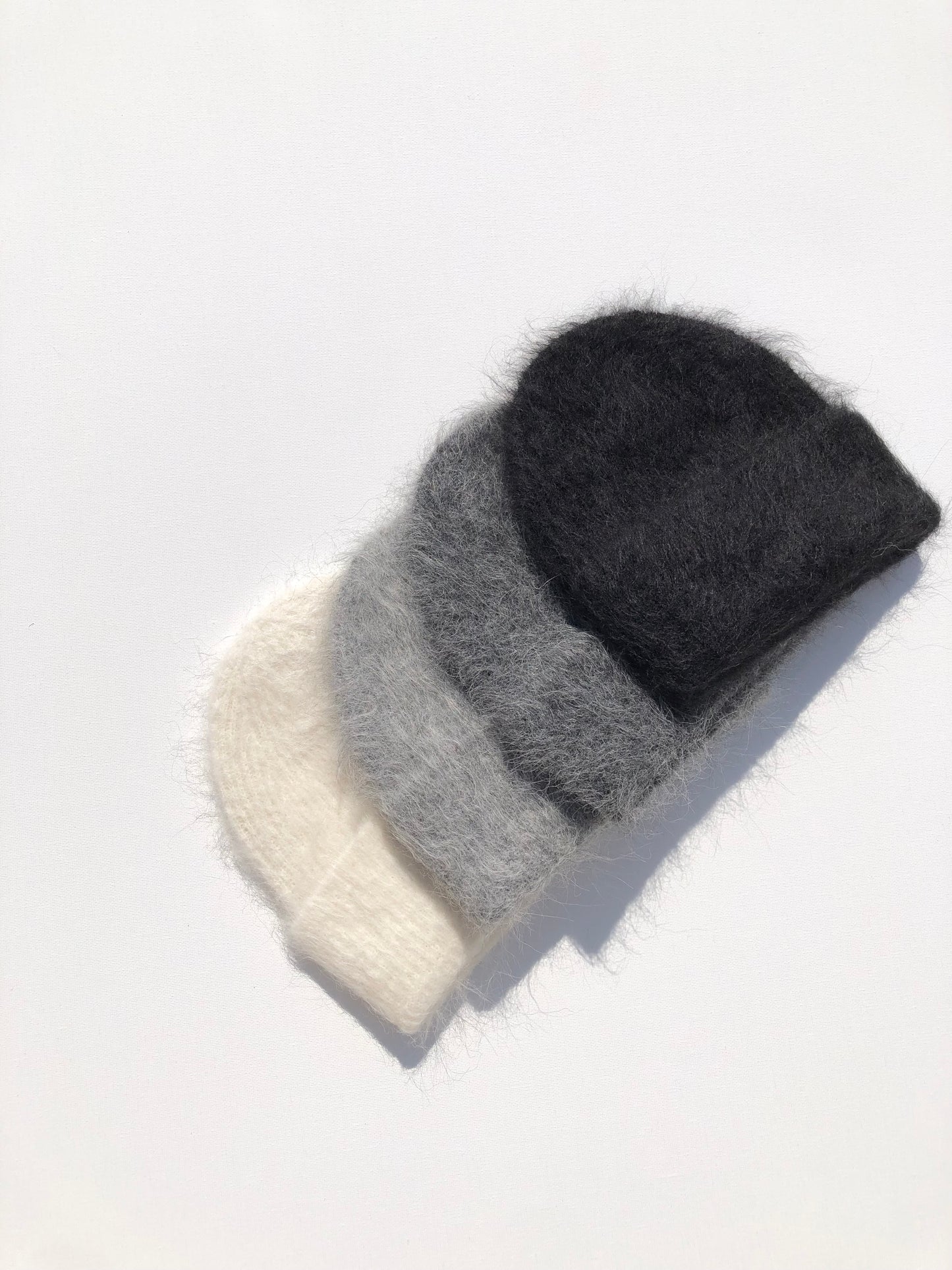 ALPACA FLUFFY BEANIE - mid of December