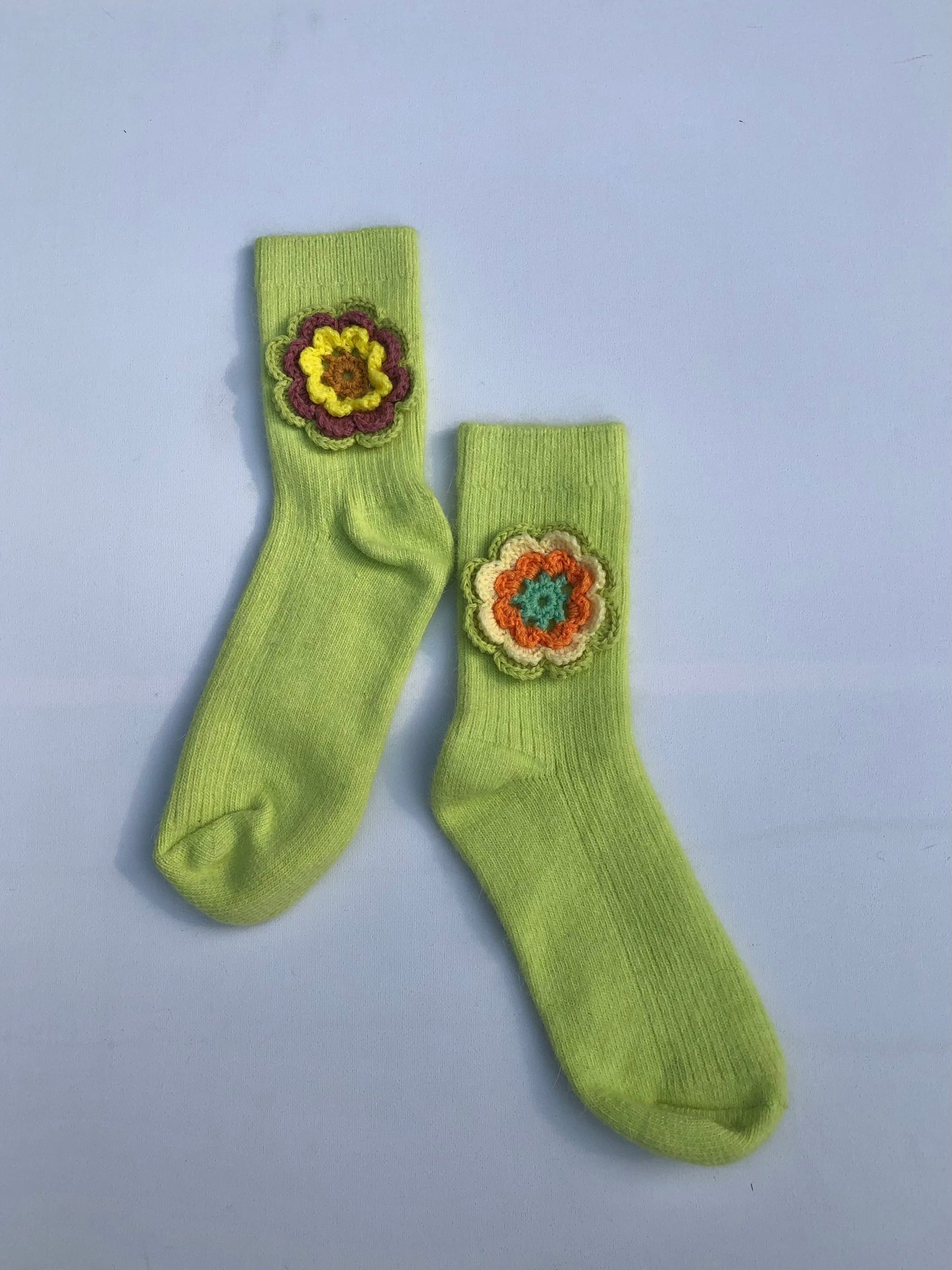 CROCHET FLOWER WOOL SOCKS